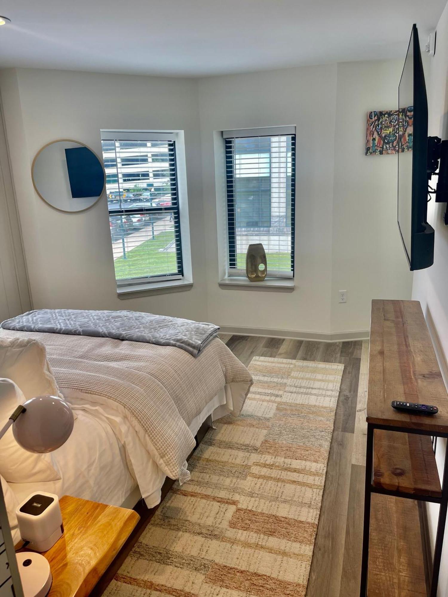 Modern Fully Renovated Suite & Loft In Downtown Трентон Номер фото
